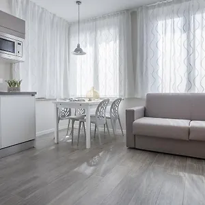 https://italianway-apartments-cadorna-10-flat.italymilanhotels.net